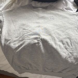 ALO Yoga Women’s Accolade Light Gray Crewneck Sweater